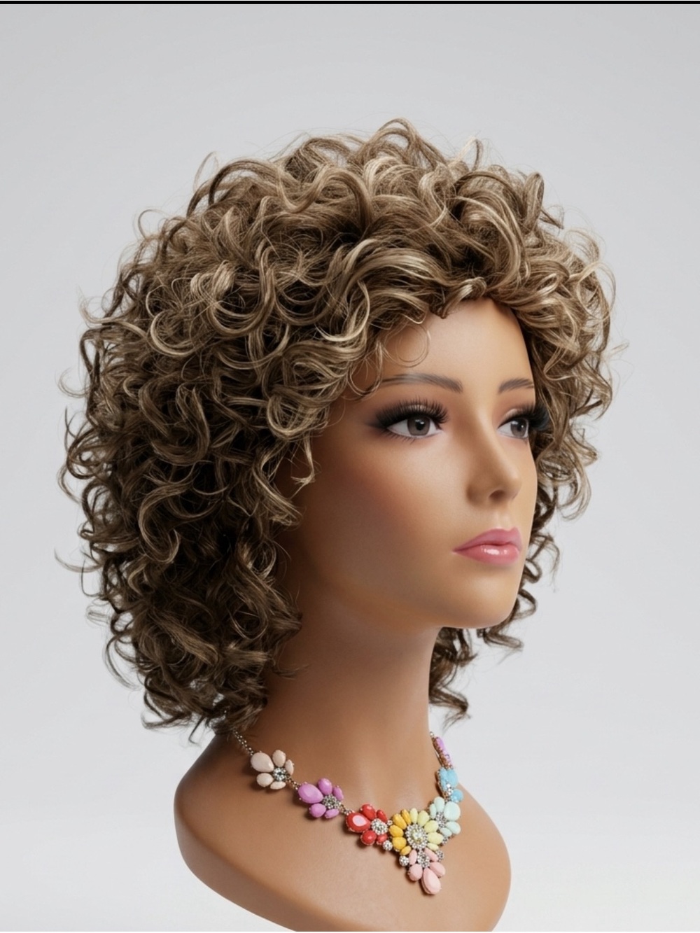 Short Curly Wig in Light Brown with Blonde Highlights